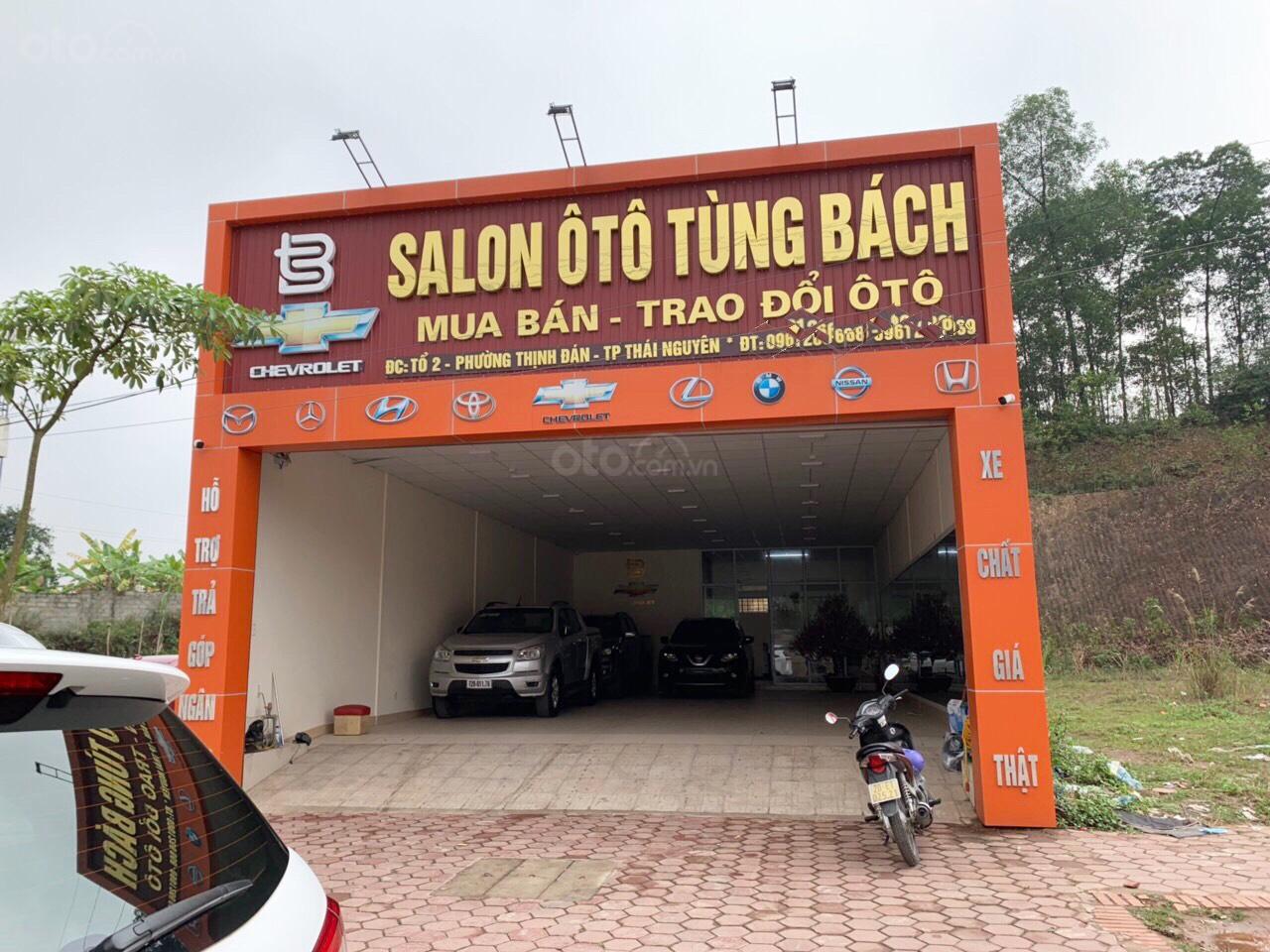 Salon ôtô Tùng Bách (4)