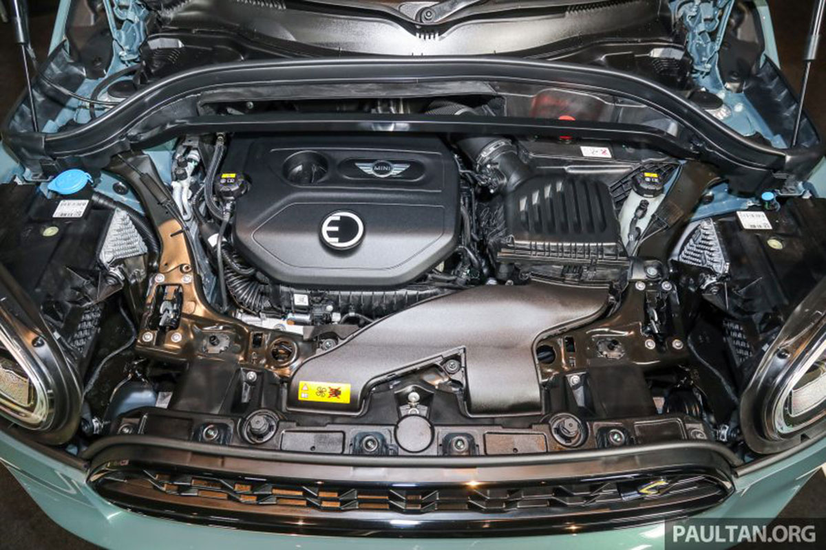 Khoang động cơ xe MINI Countryman 2021 bản Cooper SE 1