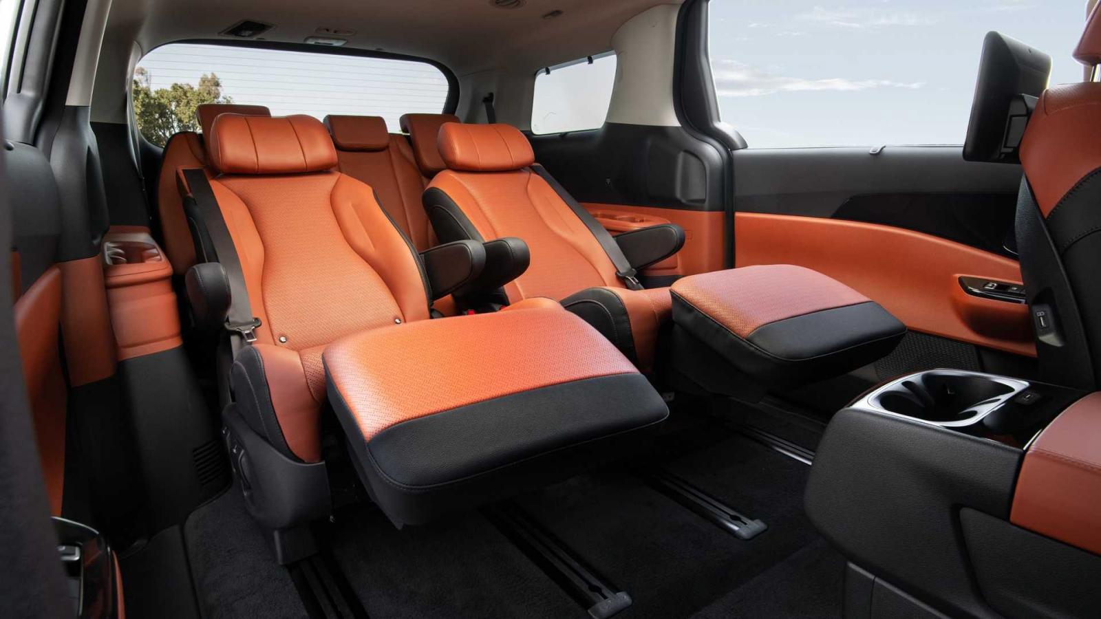 Kia Sedona 2022 mang đến trải nghiệm lái xa xỉ cho cả người lái lẫn hành khách.