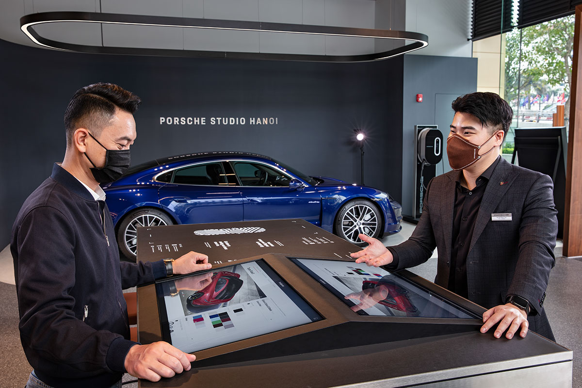 Điểm đến mới của Porsche có các khu vực dành riêng để khách hàng được tư vấn và tạo cấu hình cho mẫu xe thể thao mong muốn.