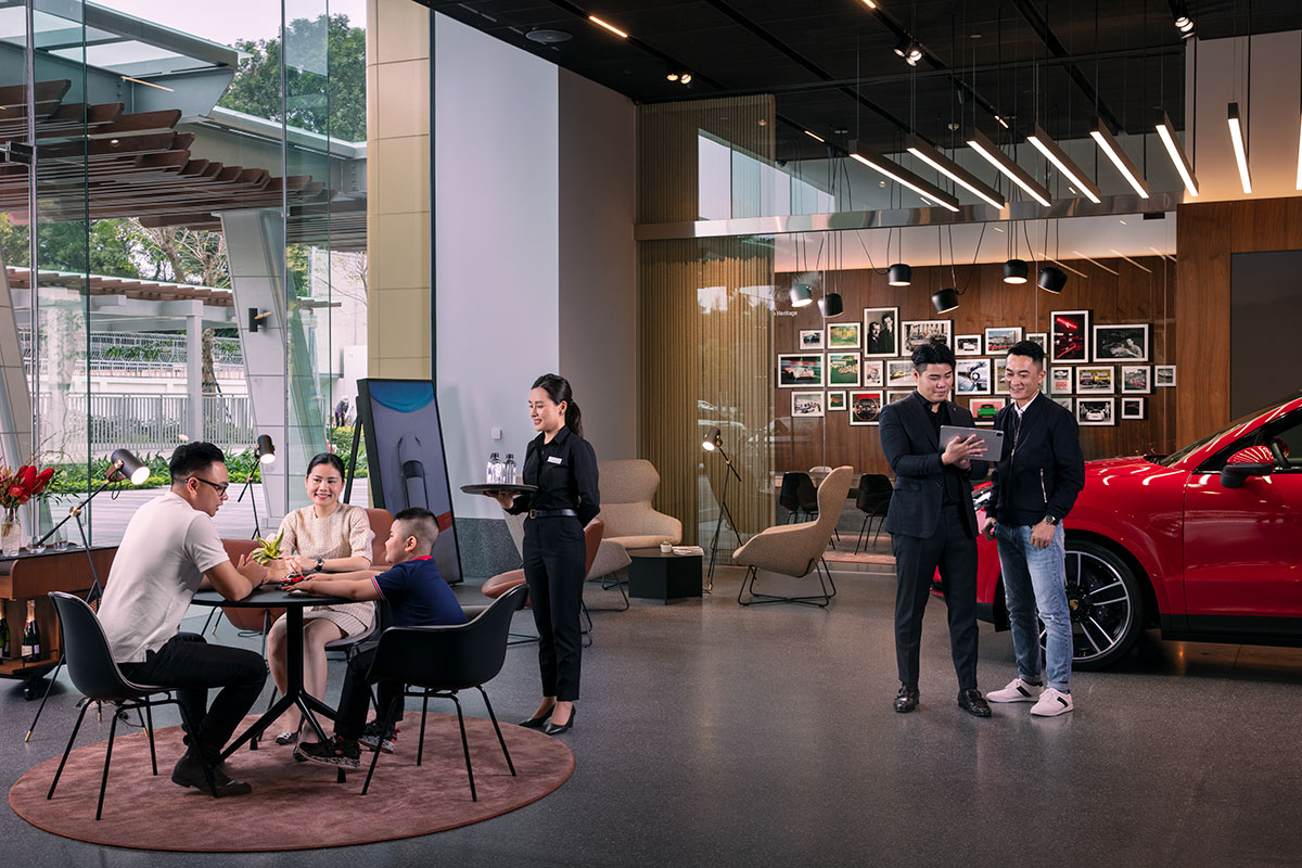 Porsche Studio tập trung tối đa vào chất lượng dịch vụ để khách hàng và người hâm mộ có thể tận hưởng khoảng thời gian dễ chịu tại đây.