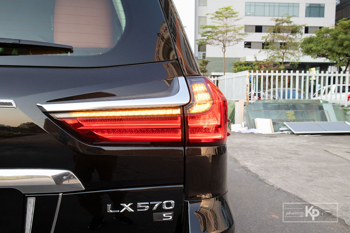 Ảnh Đèn hậu xe Lexus LX570 Super Sport 2021 a1
