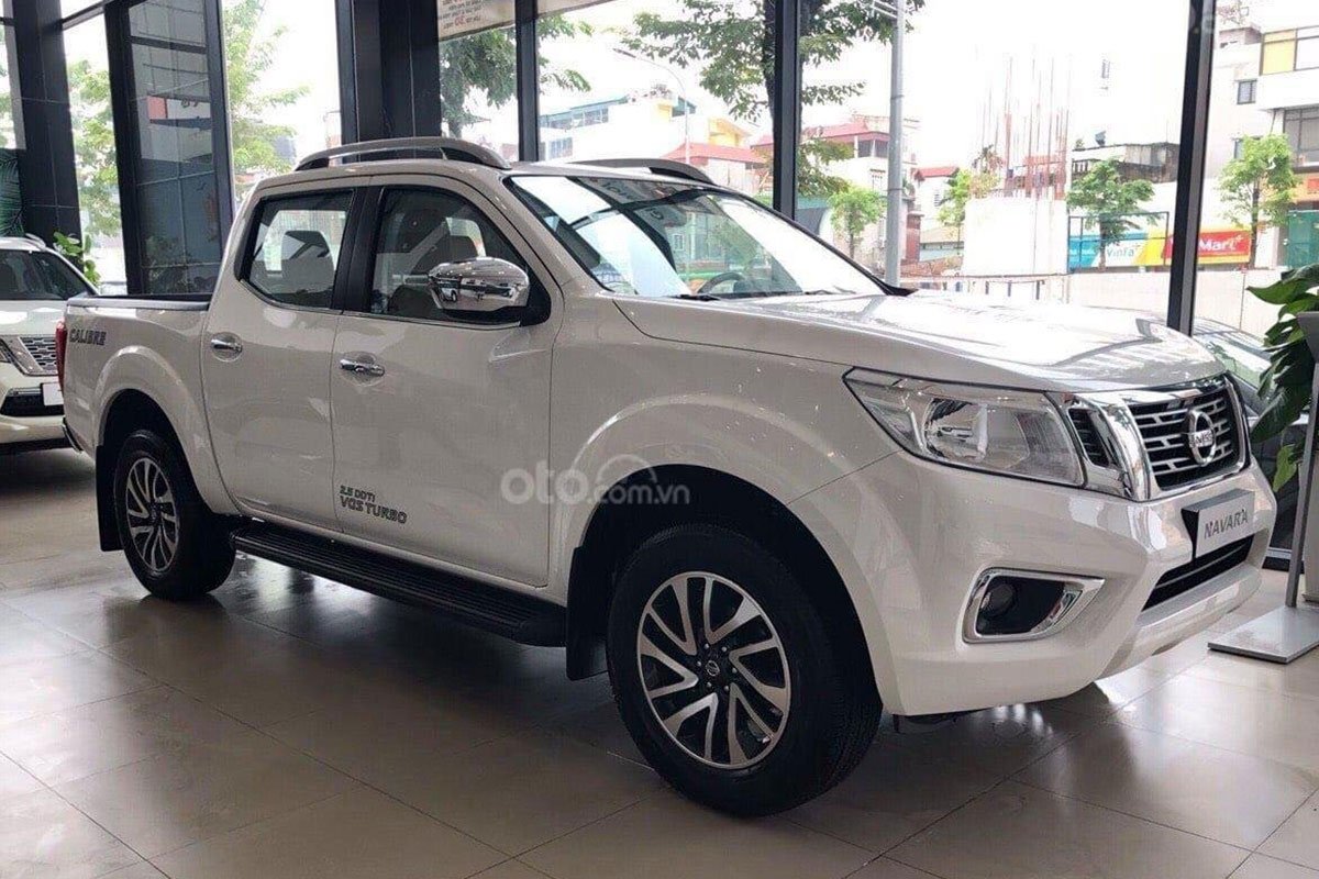 Nissan Navara tặng 50% phí trước bạ và bảo hiểm vật chất 1