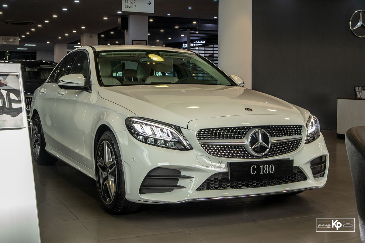 Ảnh Tổng quát xe Mercedes-Benz C 180 AMG 2021  