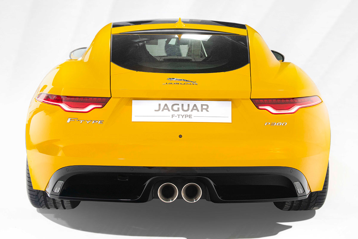 Thiết kế đuôi xe Jaguar F-TYPE 2021 bản Coupé 1