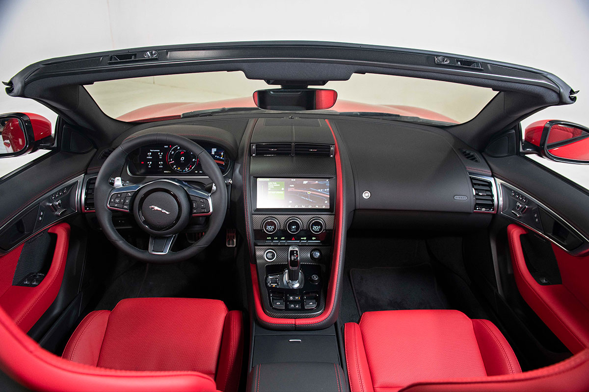 Không gian nội thất xe Jaguar F-TYPE 2021 bản Convertible 1