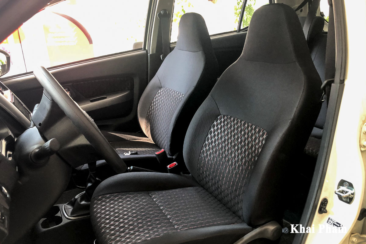 Ghế ngồi bọc nỉ trơn trên xe Toyota Wigo 2021 1