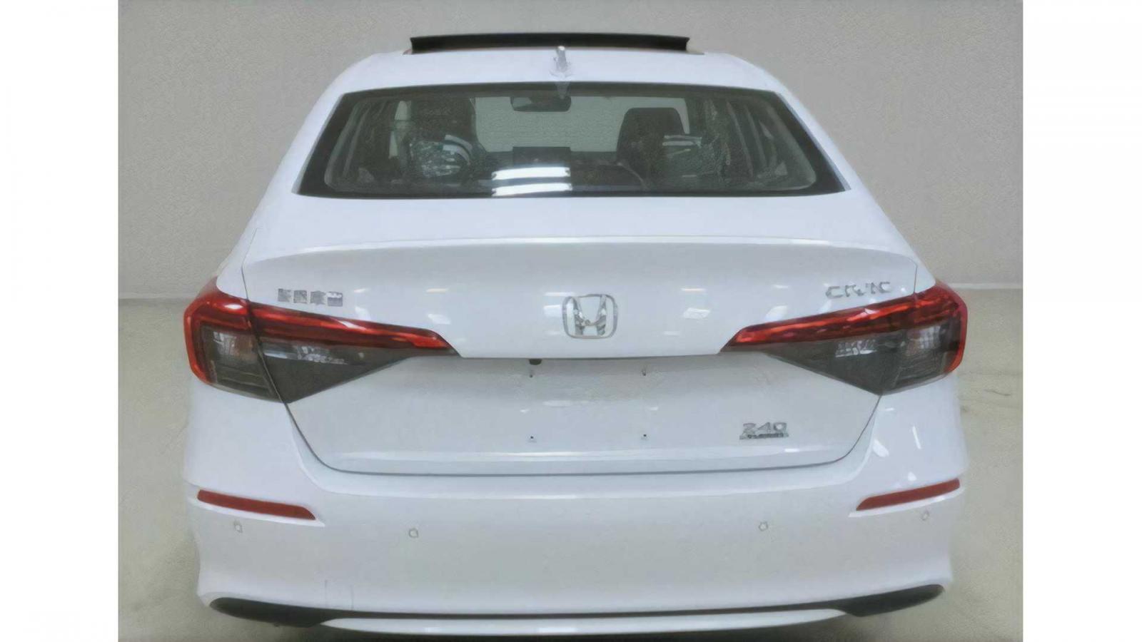 Honda Civic 2022 Sedan lộ ảnh trước ngày vén màn chính thức.