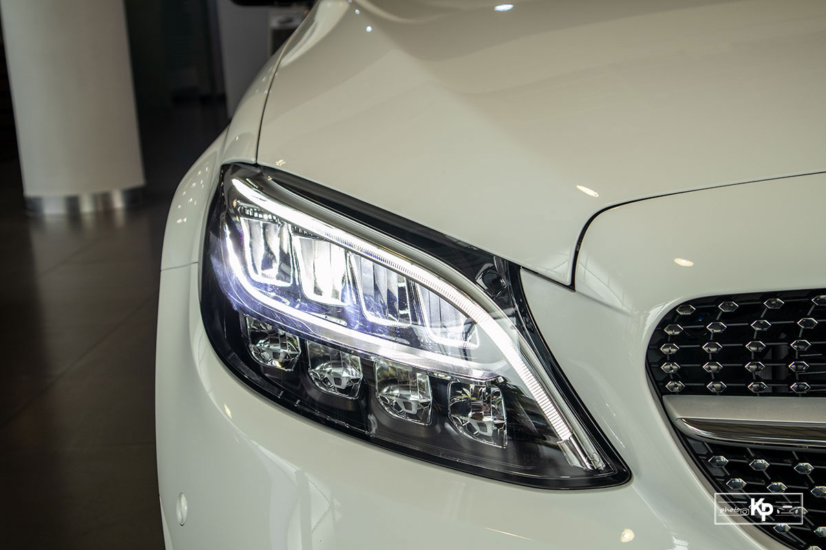 Ảnh Đèn pha xe Mercedes-Benz C 180 AMG 2021