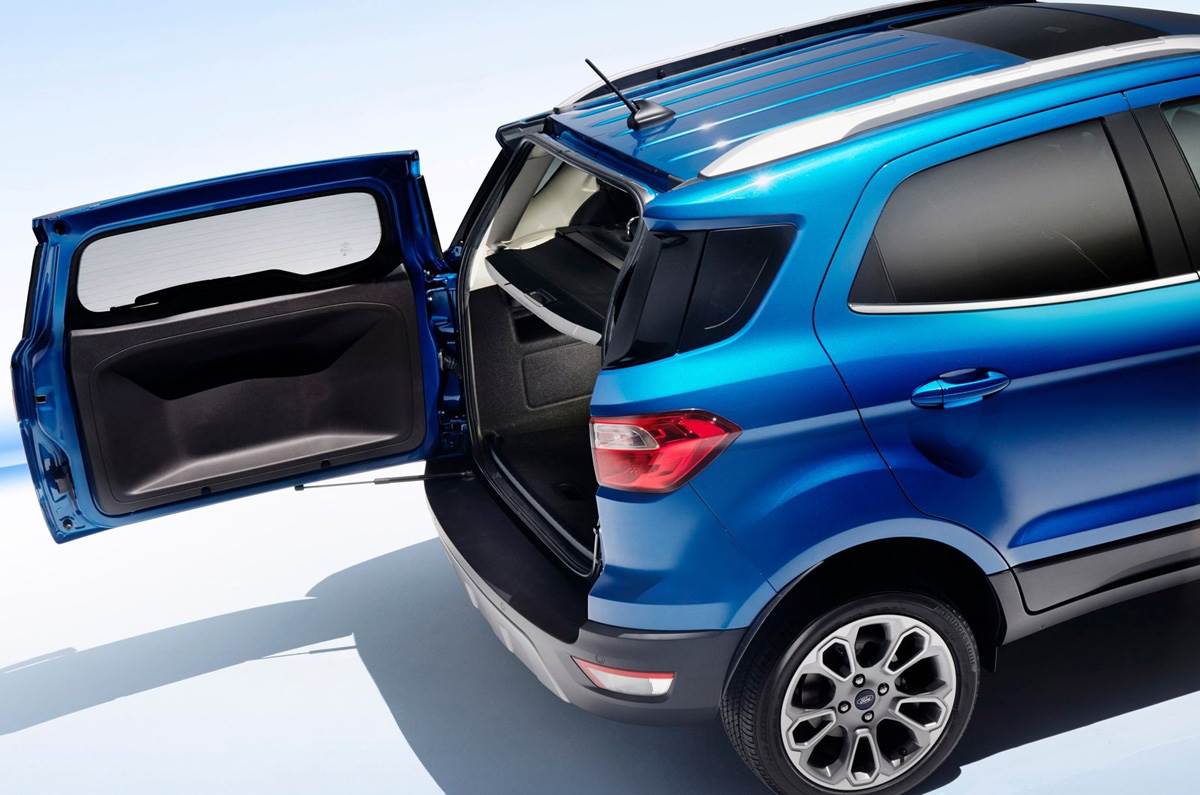 Ford EcoSport 2021 SE loại bỏ hẳn bánh dự phòng trang bị sẵn cho xe.