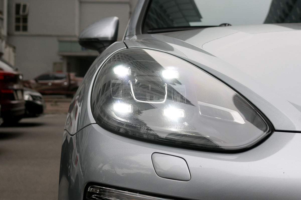 Porsche Cayenne-2016.
