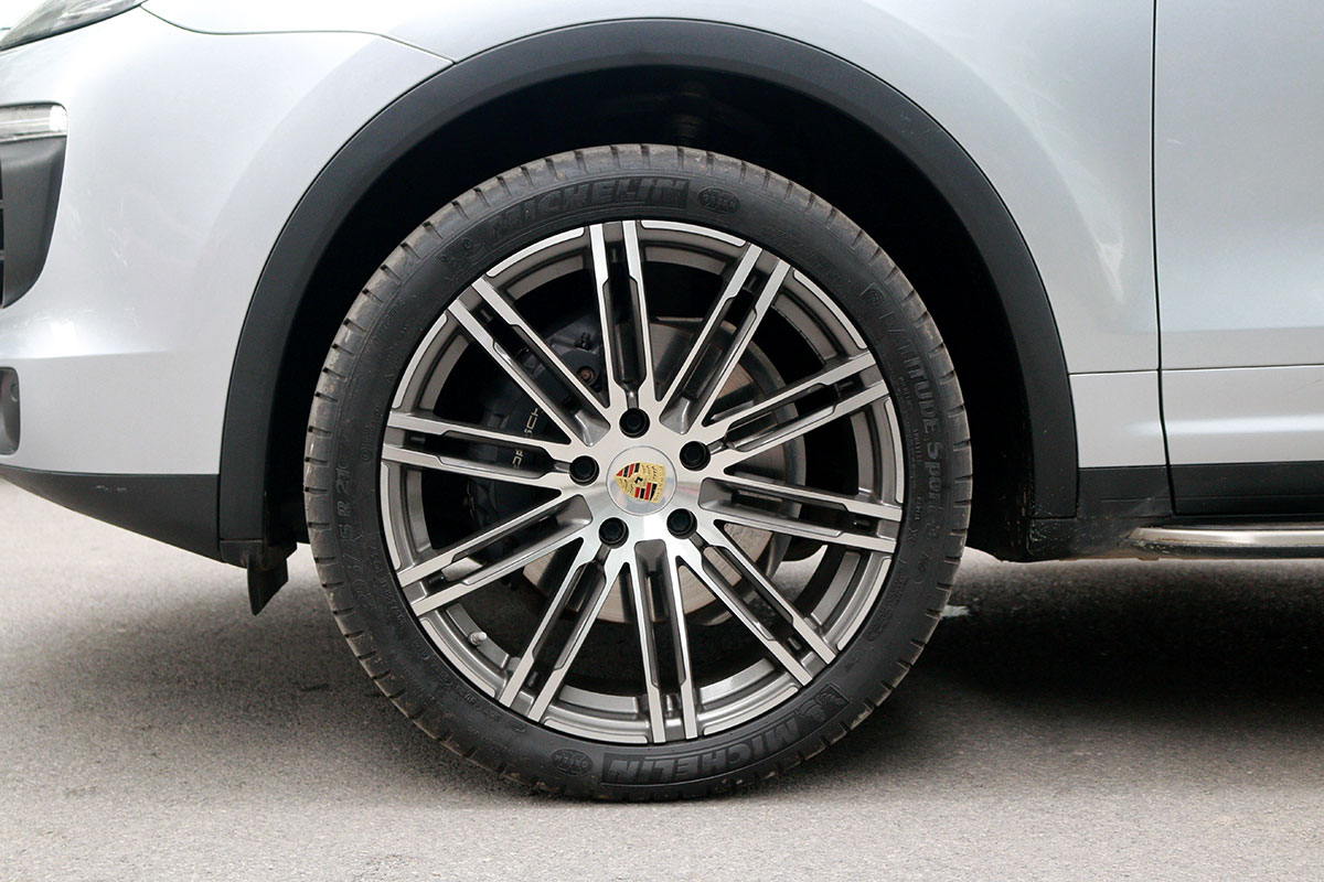 Porsche Cayenne-2016.