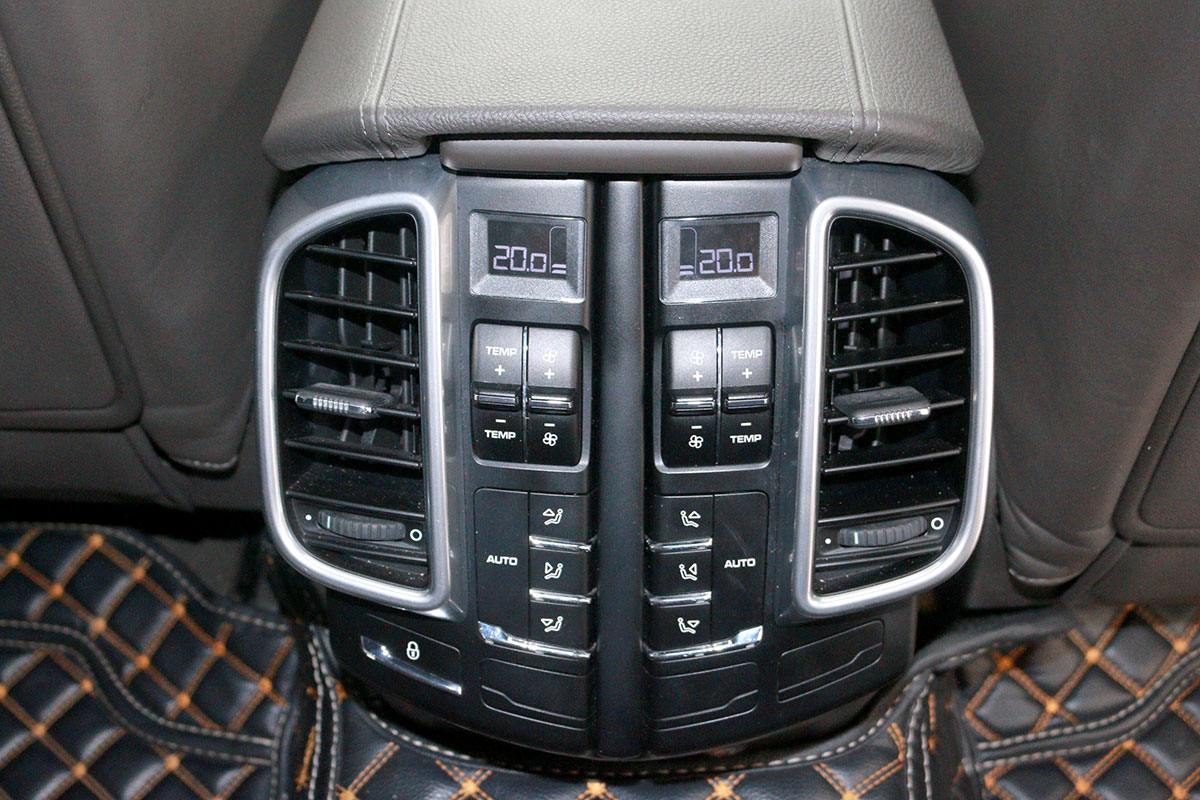 Porsche Cayenne-2016.