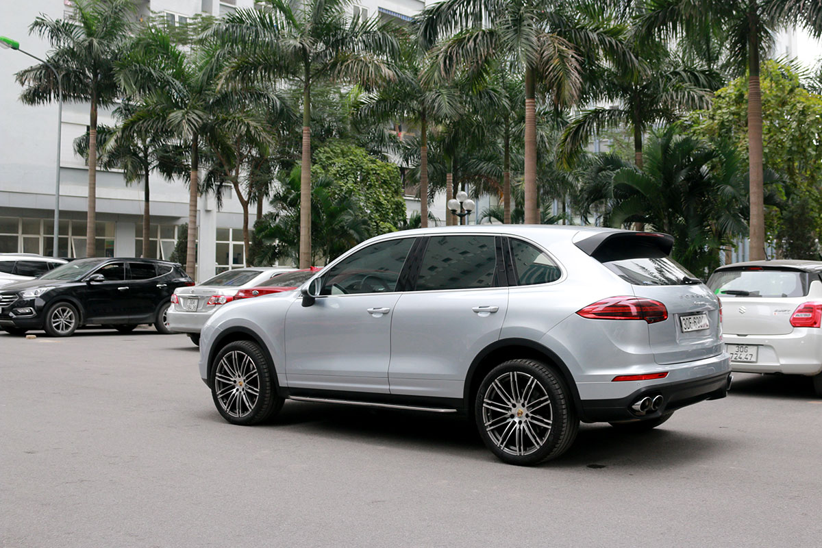 Porsche Cayenne-2016.