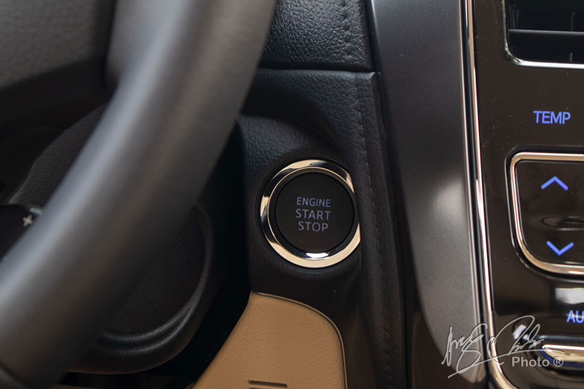 Đánh giá xe Toyota Vios G CVT 2021: Nút bấm khởi động.