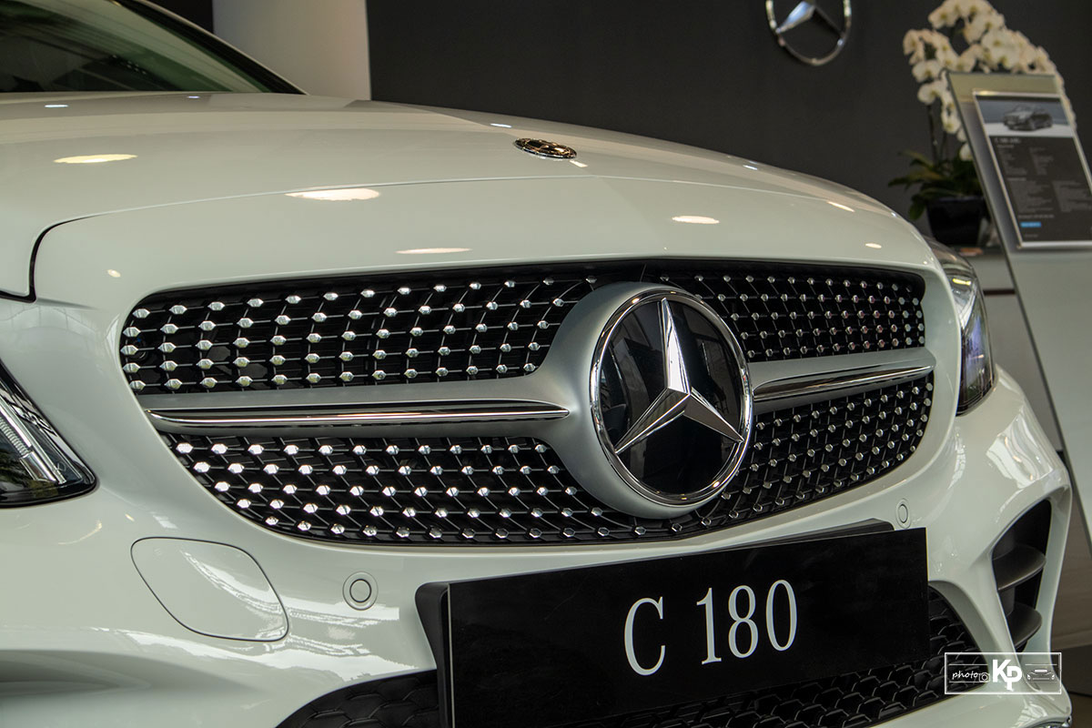 Ảnh Lưới tản nhiệt xe Mercedes-Benz C 180 AMG 2021