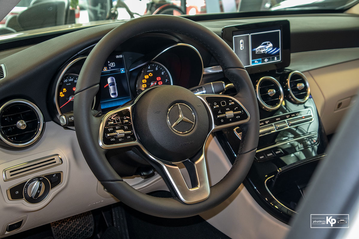 Ảnh Vô-lăng xe Mercedes-Benz C 180 AMG 2021