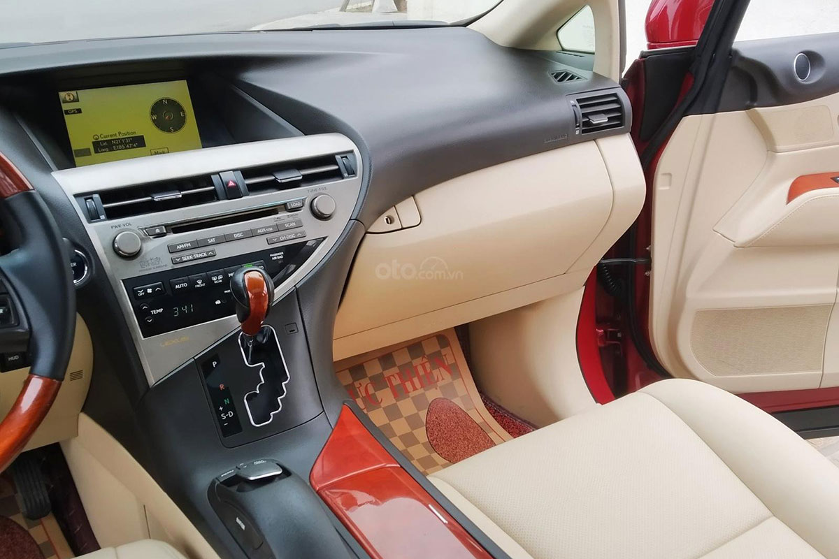 Bảng điều khiển trung tâm xe Lexus RX 450h 2010 1