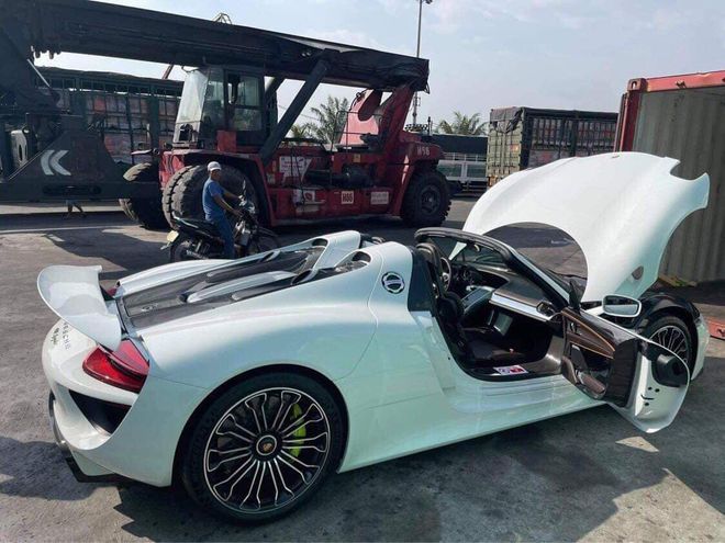 Chiếc Porsche 918 Spyder đầu tiên cập cảng Đà Nẵng, giá sau thuế không dưới 60 tỷ đồng 1