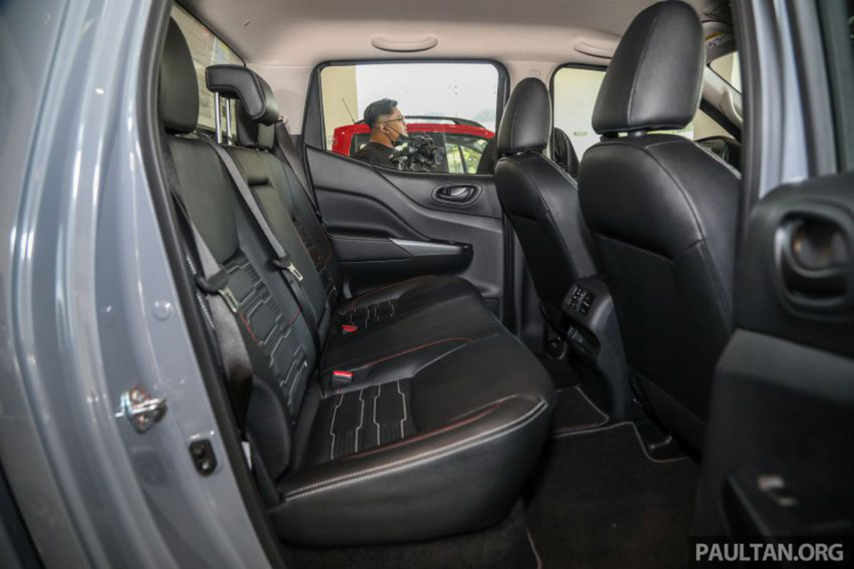 Hàng ghế sau xe Nissan Navara 2021 bản Pro-4X 1