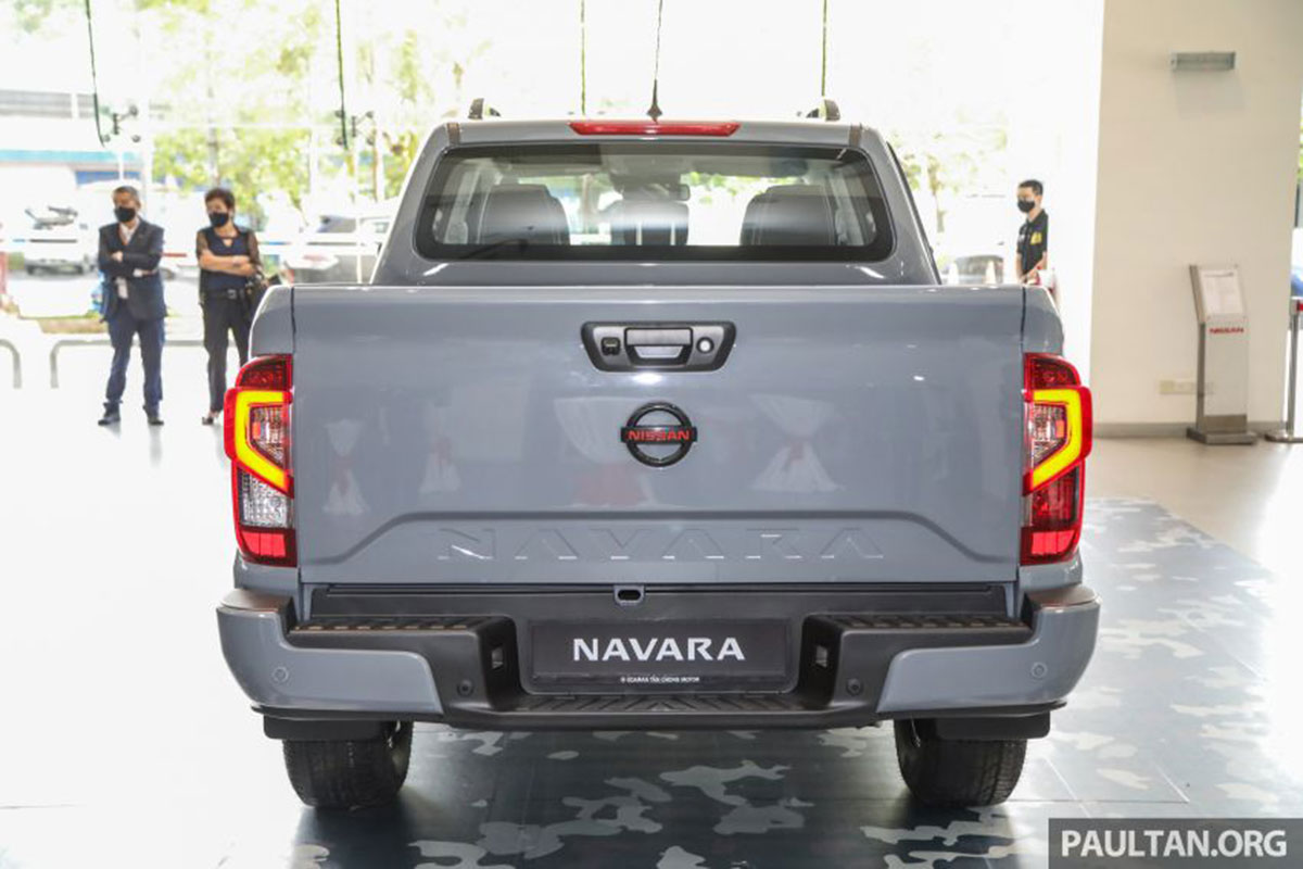Thiết kế đuôi xe Nissan Navara 2021 Thiết kế đuôi xe Nissan Navara 2021 1