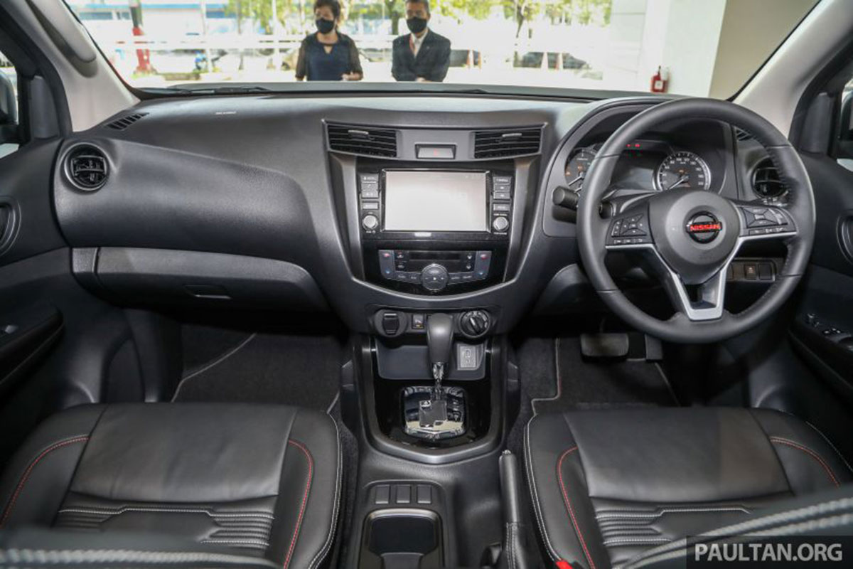 Khoang cabin xe Nissan Navara 2021 Khoang cabin xe Nissan Navara 2021 1