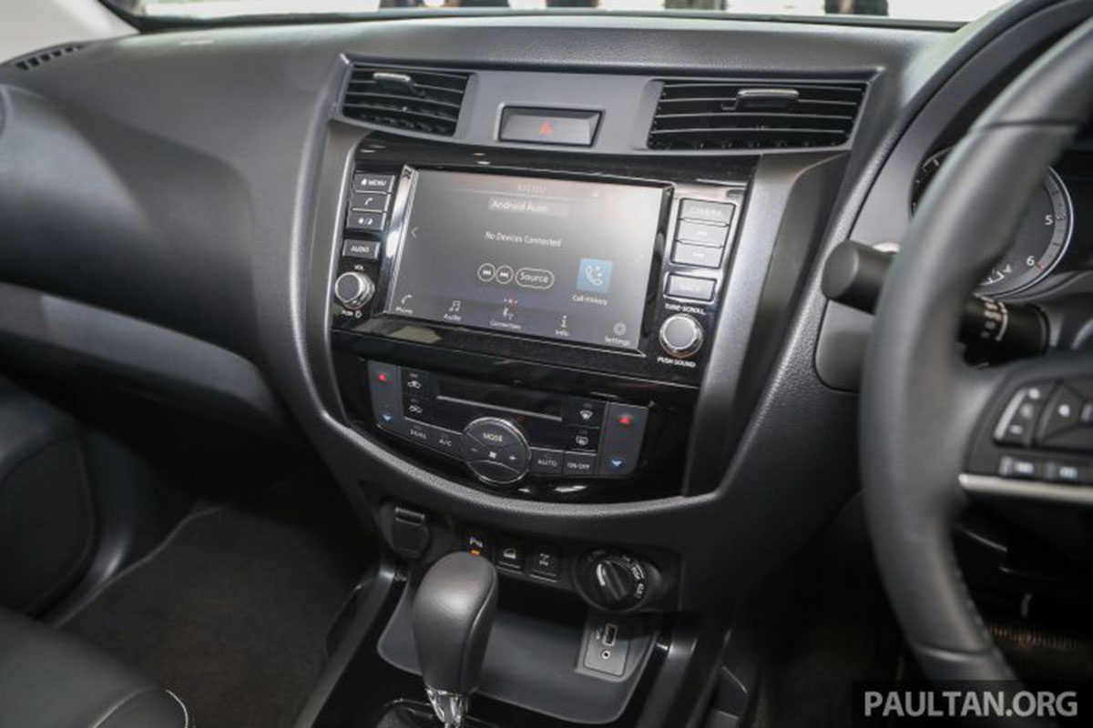 Màn hình cảm ứng 8 inch trên Nissan Navara 2021 Màn hình cảm ứng 8 inch trên Nissan Navara 2021 1