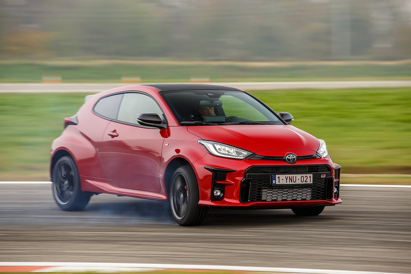 Toyota Yaris 2021 GR chốt giá gần 1,3 tỷ đồng.