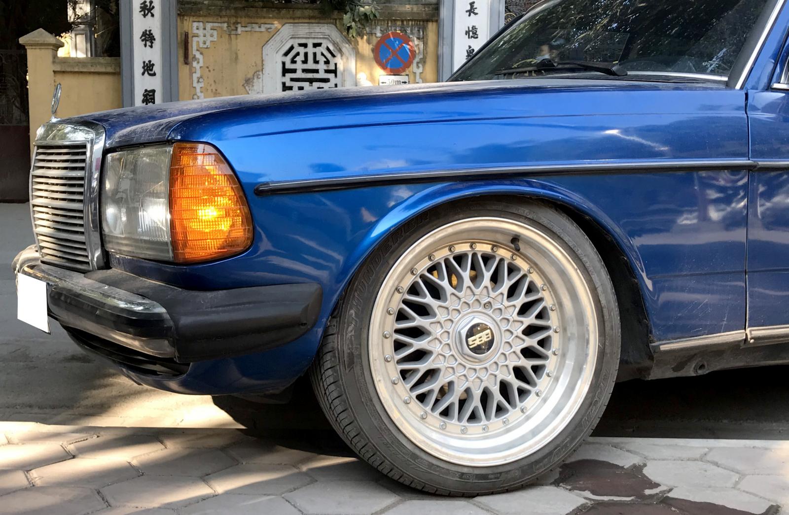 Mercedes Benz W123.