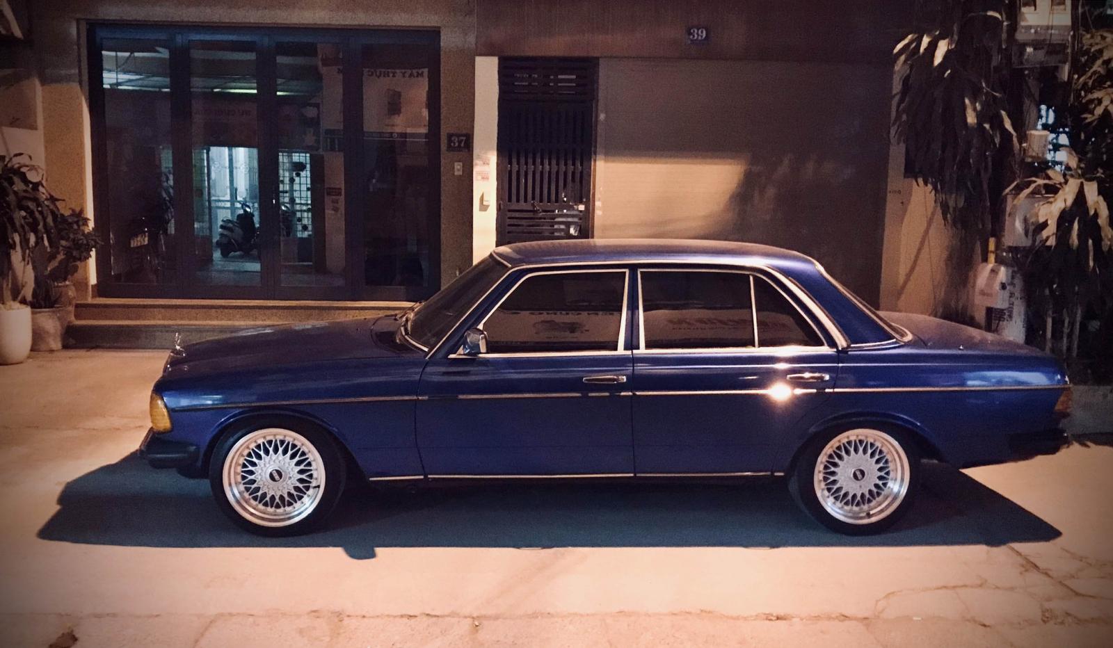 Mercdes Benz 200 cũ.