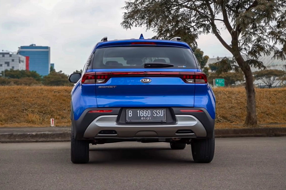 So sánh xe Kia Sonet 2021 và Toyota Raize 2021: Đuôi xe Kia Sonet 2021 Ảnh Đuôi xe Kia Sonet 2021