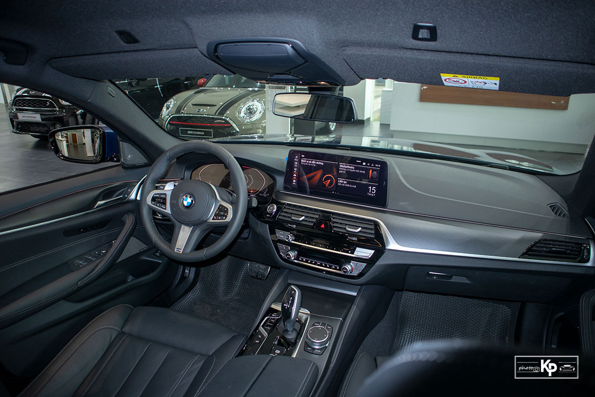 Ảnh Khoang lái xe BMW 5-Series 2021 a1