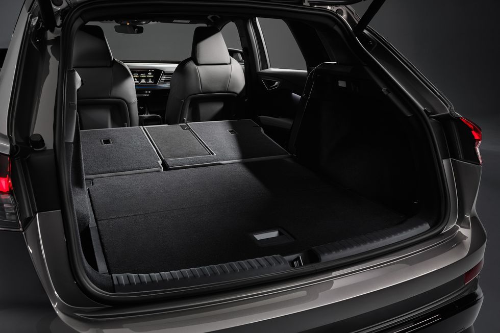 Audi Q4 e-tron 2022 có độ tiện nghi cao, đủ khả năng phục vụ các nhu cầu của lái xe hằng ngày.