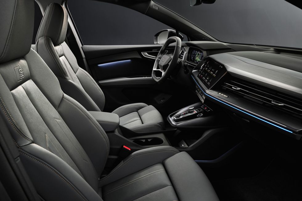 Audi Q4 e-tron 2022 đặt sự thoải mái và an toàn của người dùng làm ưu tiên hàng đầu.