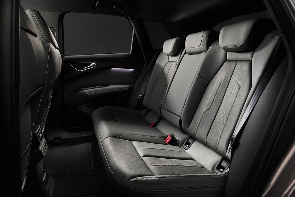 Audi Q4 e-tron 2022 sở hữu không gian rộng rãi, không gò bó.