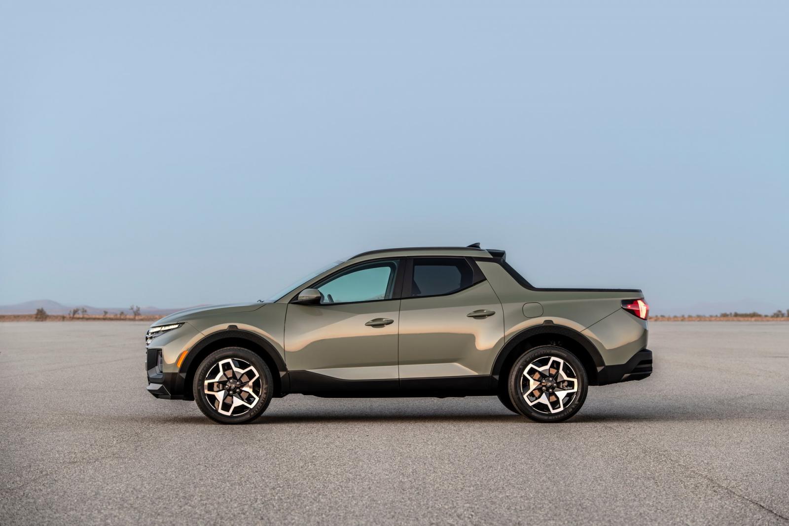 Bán tải mới Hyundai Santa Cruz 2022 bắt mắt và đa dụng.