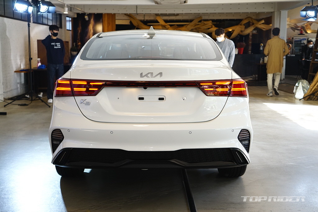 Kia Cerato 2021 tiếp tục trang bị động cơ 4 xy-lanh trước đó.