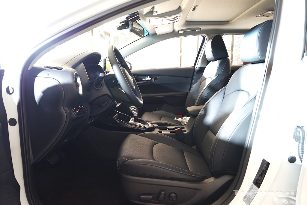 Kia Cerato 2021 được nâng cấp độ an toàn thông qua bổ sung công nghệ mới.
