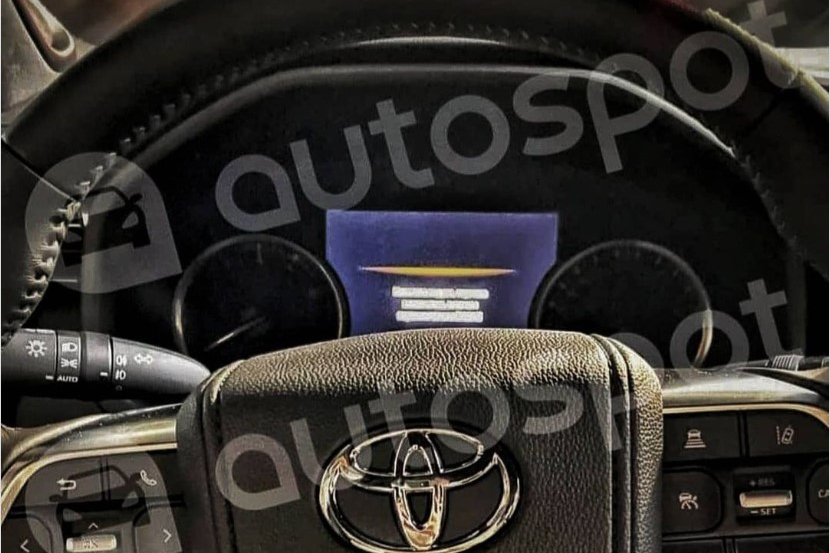 Lộ diện hàng dài Toyota Land Cruiser thế hệ mới tại bãi đỗ xe - Ảnh 4 Lộ diện hàng dài Toyota Land Cruiser thế hệ mới tại bãi đỗ xe - Ảnh 4.