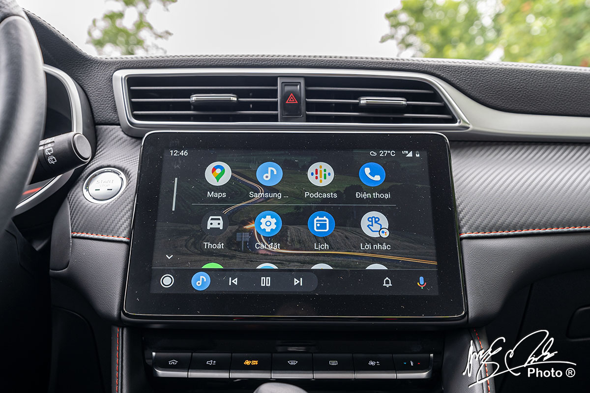 đánh giá xe MG ZS STD+ 2021: Tính năng Apple CarPlay và Android Auto.
