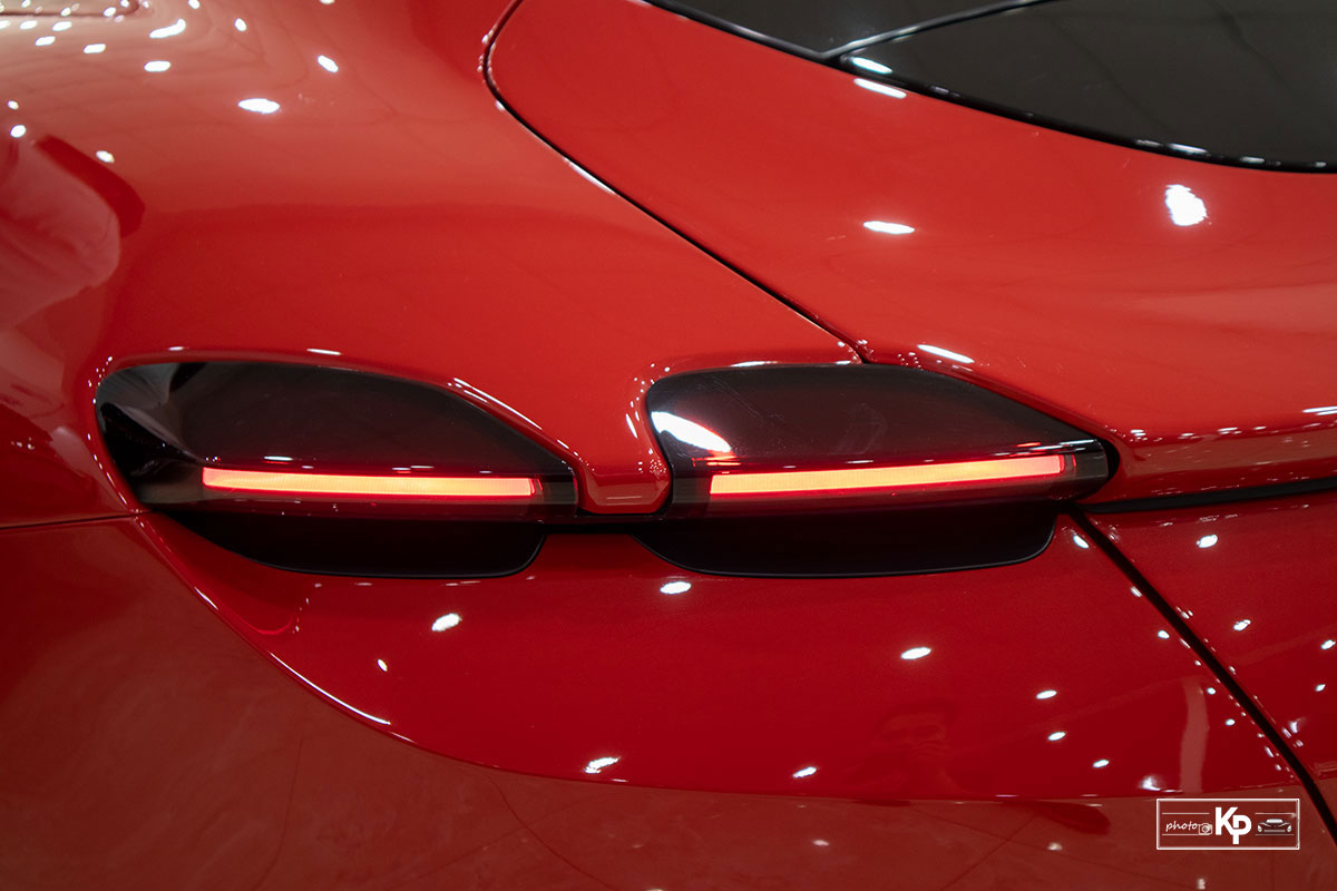 Cận cảnh xe Ferrari Roma màu đỏ Rosso "độc nhất" Việt Nam 5 Cận cảnh xe Ferrari Roma màu đỏ Rosso "độc nhất" Việt Nam a5