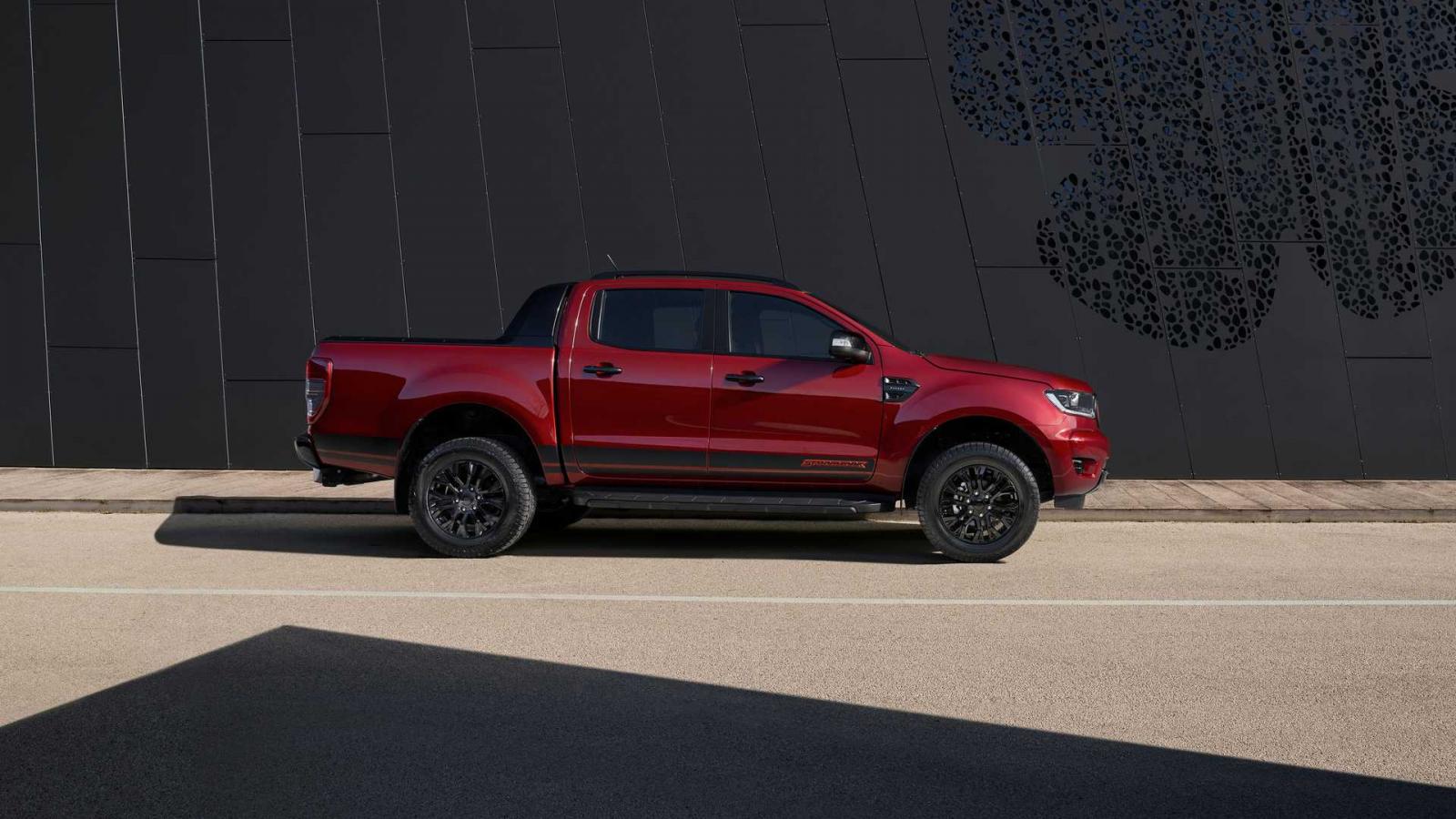 Ford Ranger Stormtrak bắt mắt với mọi góc nhìn.