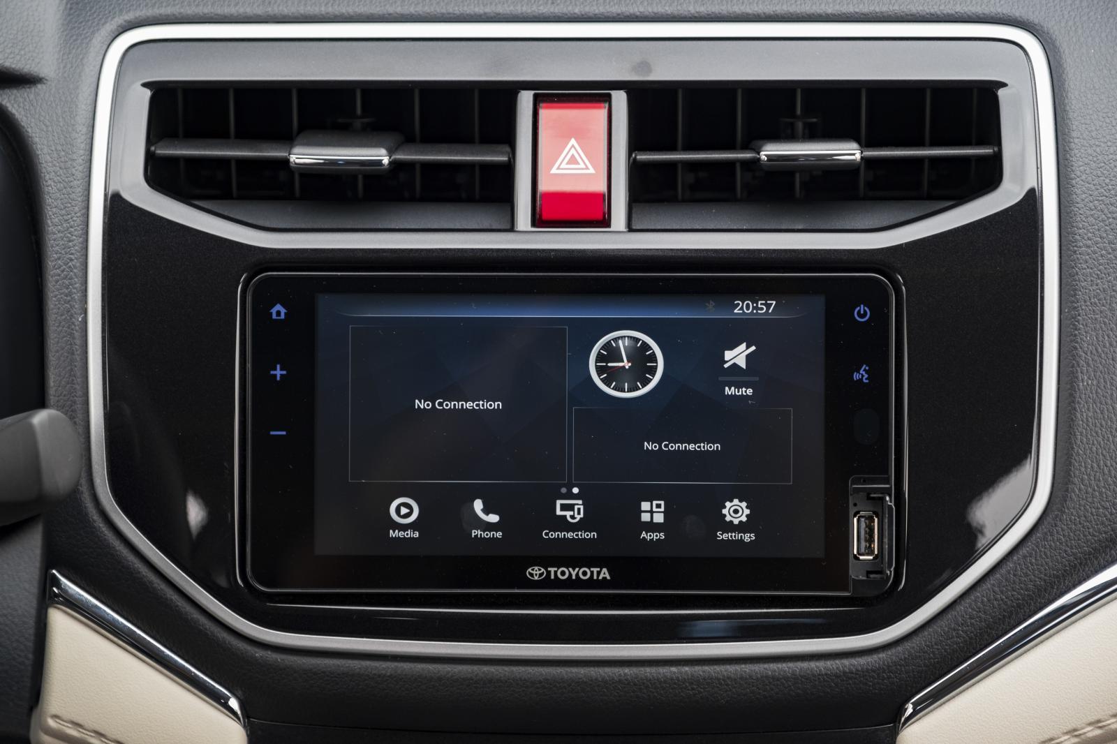 Màn hình cảm ứng 7 inch kết nối điện thoại thông minh mới được bổ sung trên&nbsp;Toyota Rush 1