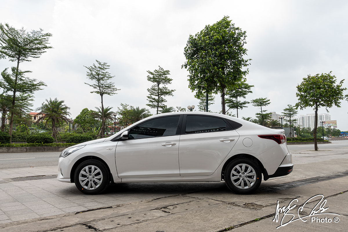 Soi chi tiết Hyundai Accent 1.4MT tiêu chuẩn 2021, giá hơn 400 triệu đồng đấu Vios, City a4