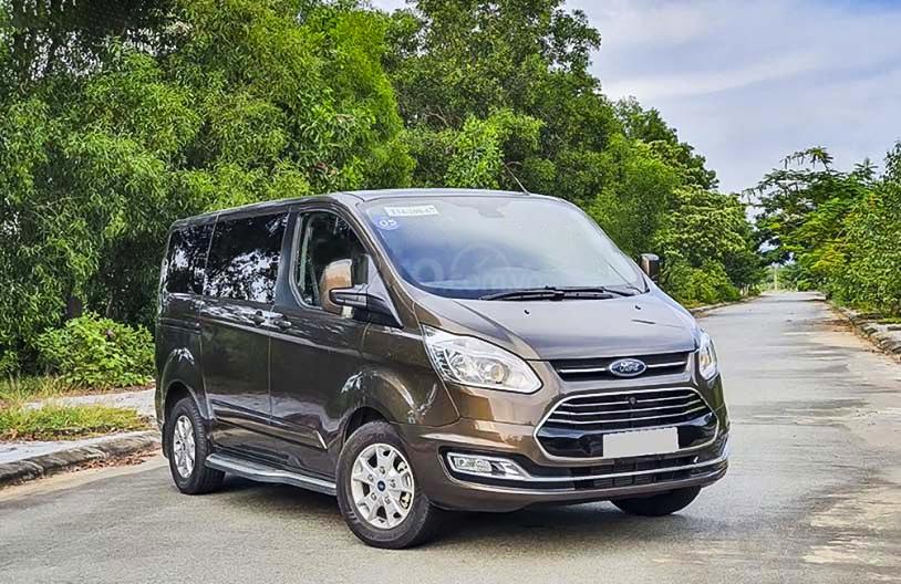 Cần bán gấp Ford Tourneo Trend 2.0 AT đời 2019, màu nâu 