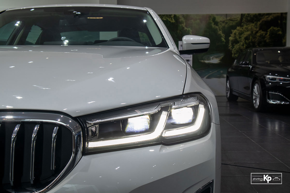 Chốt giá gần 2,5 tỷ đồng, BMW 520i Luxury 2021 có gì để đấu Mercedes-Benz E200 Exclusive a9