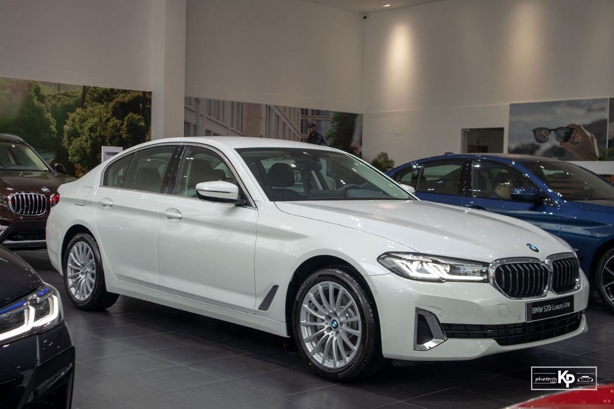 Chốt giá gần 2,5 tỷ đồng, BMW 520i Luxury 2021 có gì để đấu Mercedes-Benz E200 Exclusive a2