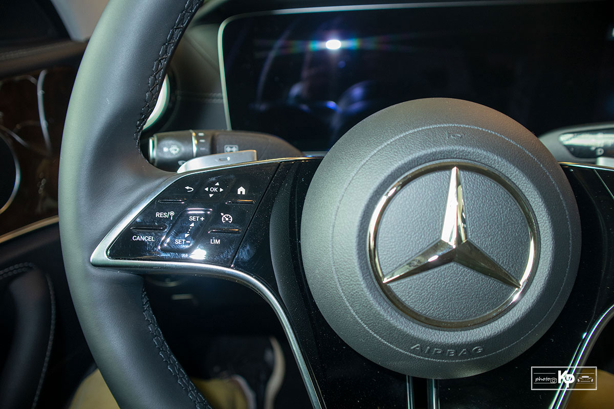 Mercedes-Benz E200 Exclusive 2021 giá hơn 2,3 tỷ đồng có gì đặc biệt? a16