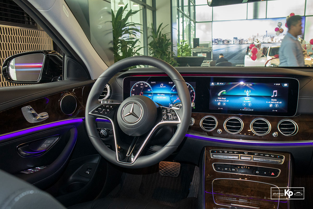 Mercedes-Benz E200 Exclusive 2021 giá hơn 2,3 tỷ đồng có gì đặc biệt? a311