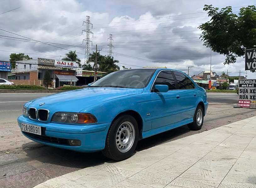 Cần bán BMW 528i năm sản xuất 1999, màu xanh lam, xe nhập, giá 111tr